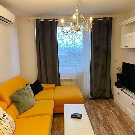 Stylish Magenta Apartment - Terrace & Free Parking Sófia Exterior foto