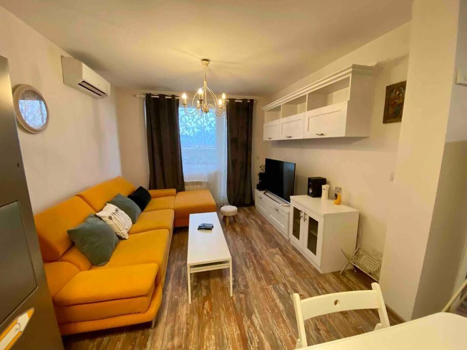 Stylish Magenta Apartment - Terrace & Free Parking Sófia Exterior foto