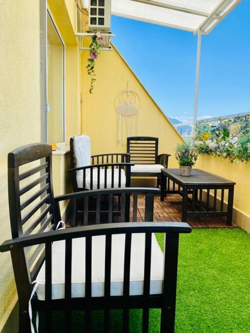 Stylish Magenta Apartment - Terrace & Free Parking Sófia Exterior foto